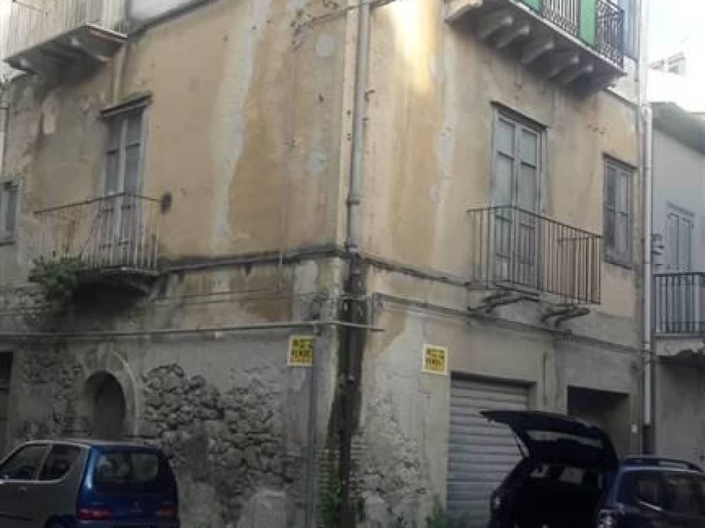pentavano in vendita a Licata