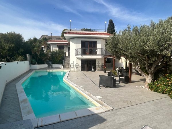 casa indipendente in vendita a Licata