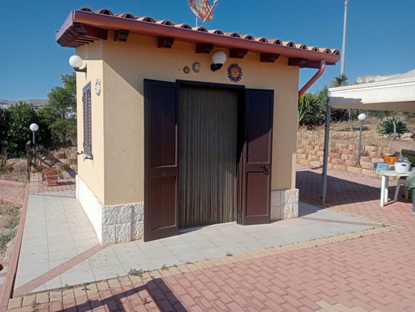 casa indipendente in vendita a Licata