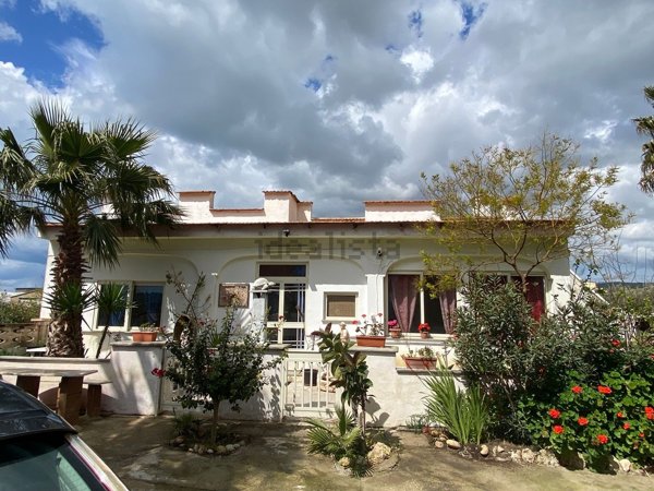 casa indipendente in vendita a Licata