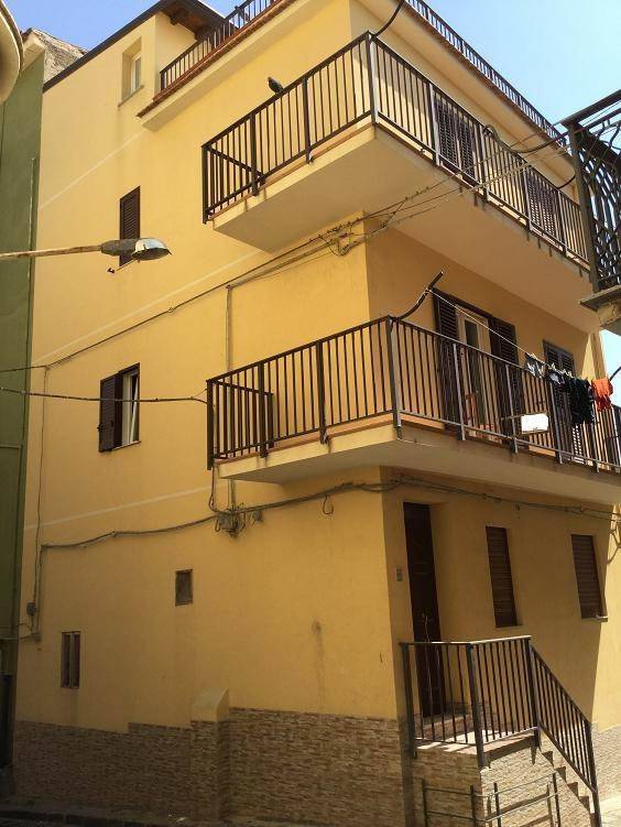intera palazzina in vendita a Licata