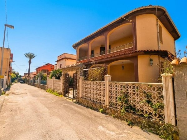 casa indipendente in vendita a Licata