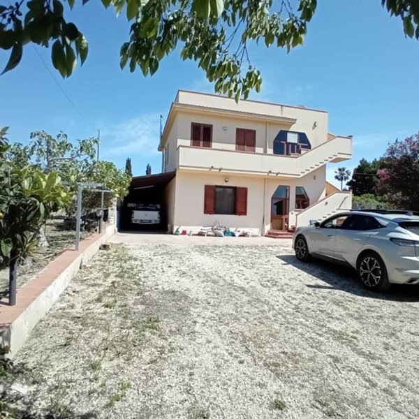 casa indipendente in vendita a Menfi in zona Porto Palo