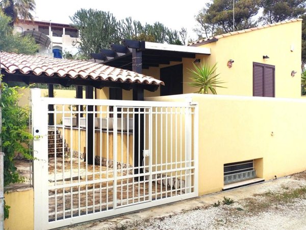 casa indipendente in vendita a Menfi in zona Porto Palo