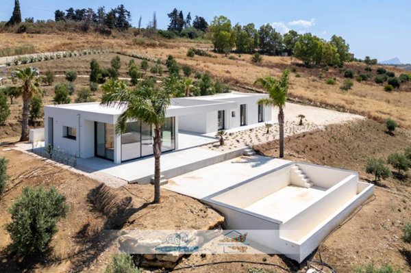 casa indipendente in vendita a Menfi in zona Torrenuova