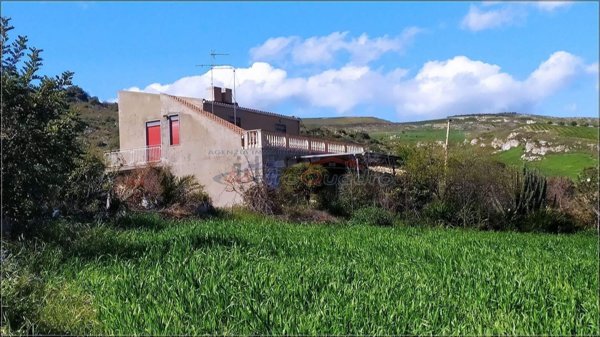 pentavano in vendita a Naro