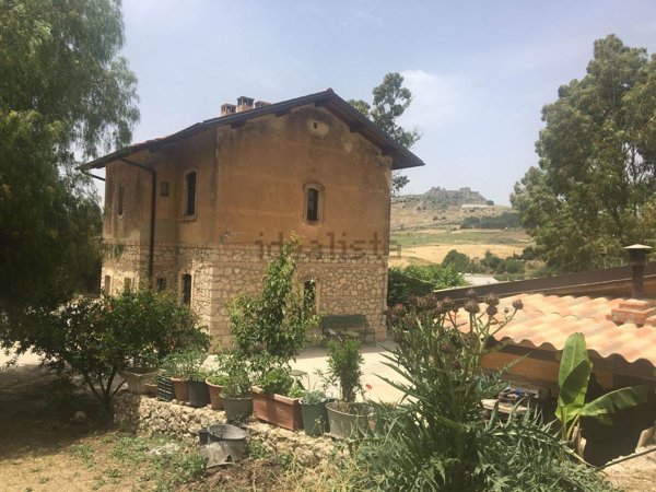 casa indipendente in vendita a Naro