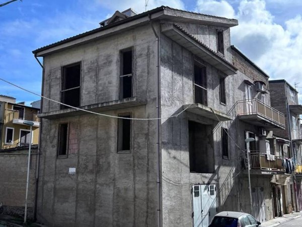 casa indipendente in vendita a Palma di Montechiaro