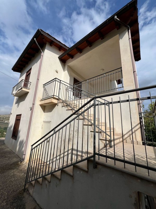 casa indipendente in vendita a Palma di Montechiaro