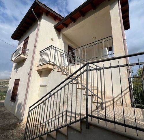 casa indipendente in vendita a Palma di Montechiaro