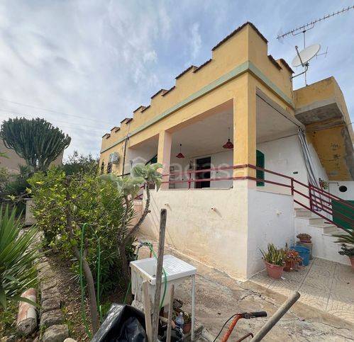 casa indipendente in vendita a Palma di Montechiaro