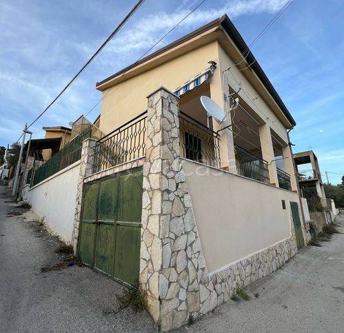 casa indipendente in vendita a Palma di Montechiaro