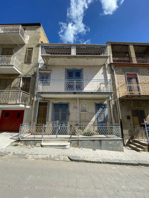 casa indipendente in vendita a Ravanusa