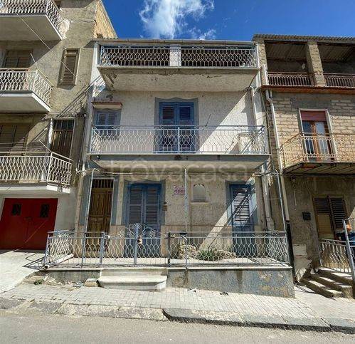 casa indipendente in vendita a Ravanusa