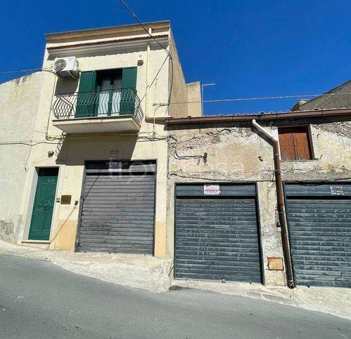 locale commerciale in vendita a Ravanusa