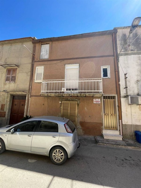 casa indipendente in vendita a Ravanusa