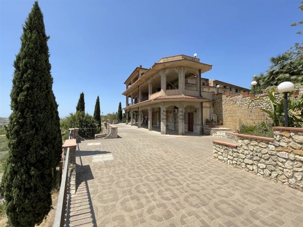 casa indipendente in vendita a Ravanusa