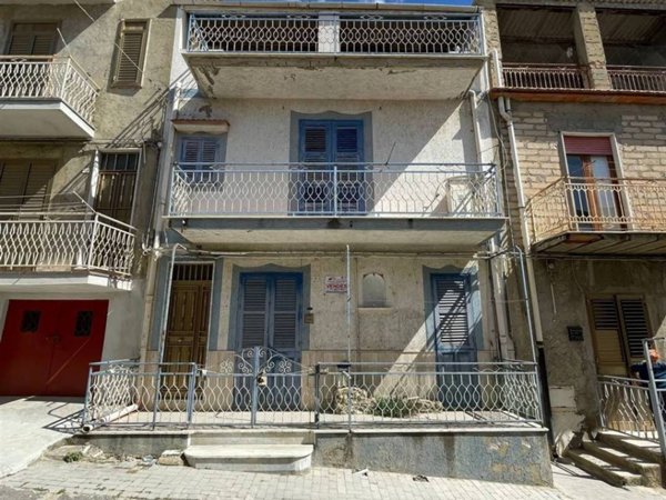 casa indipendente in vendita a Ravanusa