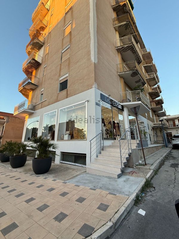 locale commerciale in vendita a Ribera