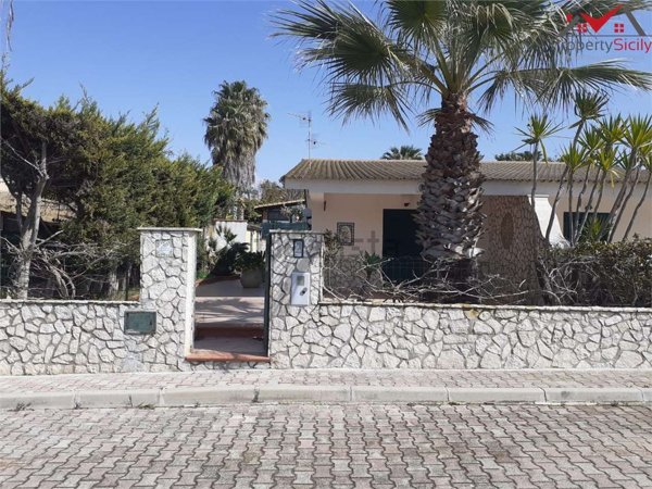 casa indipendente in vendita a Ribera