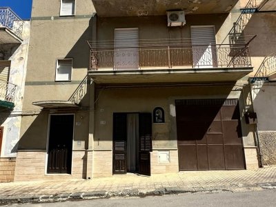 casa indipendente in vendita a Ribera