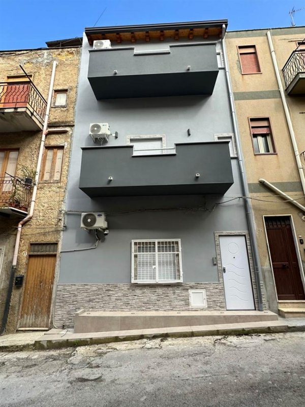 casa indipendente in vendita a Ribera
