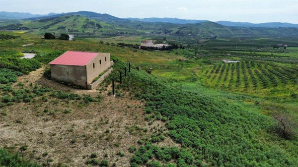 locale di sgombero in vendita a Ribera