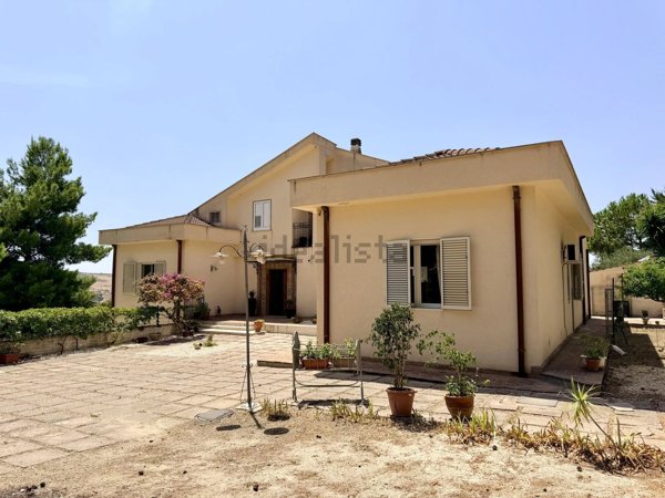 casa indipendente in vendita a Ribera