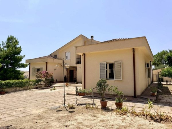 casa indipendente in vendita a Ribera