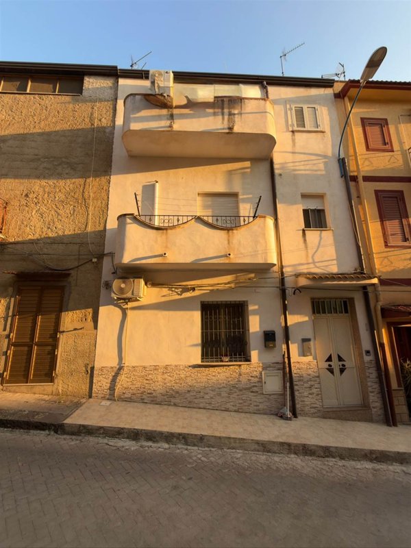 casa indipendente in vendita a Ribera
