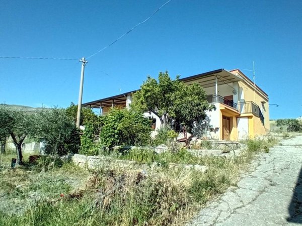 casa indipendente in vendita a Sambuca di Sicilia