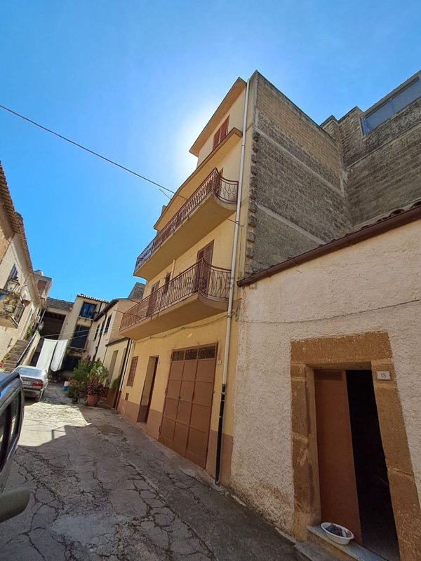 casa indipendente in vendita a Sambuca di Sicilia