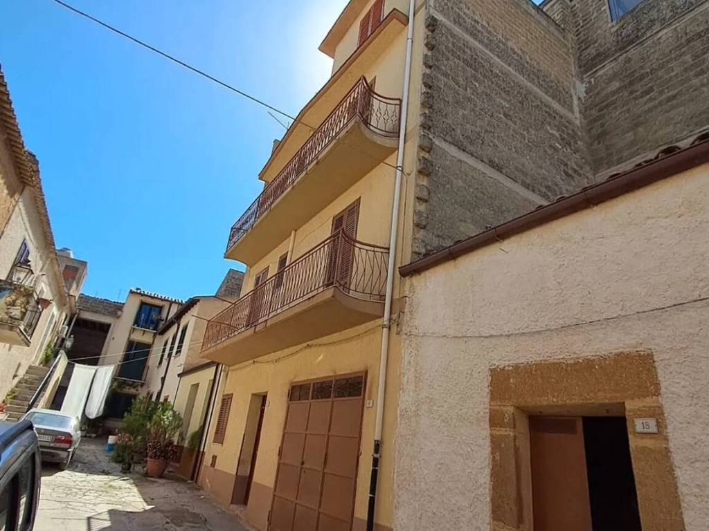 casa indipendente in vendita a Sambuca di Sicilia