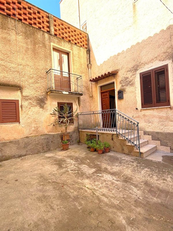 casa indipendente in vendita a Sambuca di Sicilia