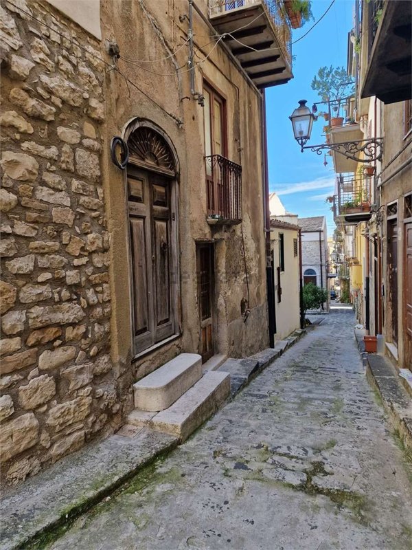esavano in vendita a San Giovanni Gemini