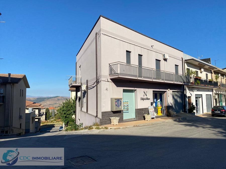 locale commerciale in vendita a San Giovanni Gemini