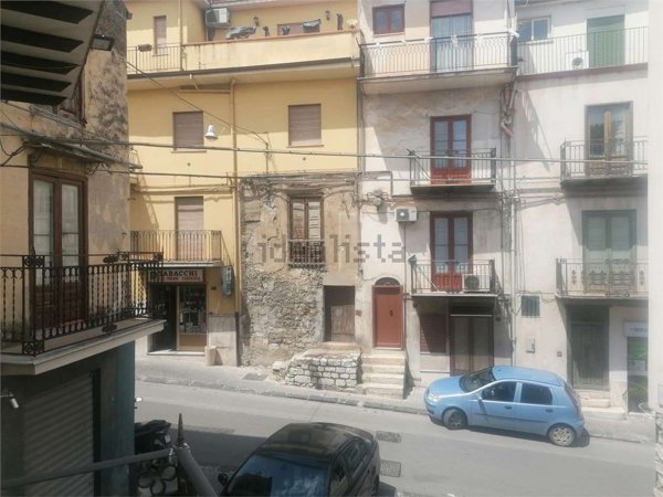 esavano in vendita a San Giovanni Gemini