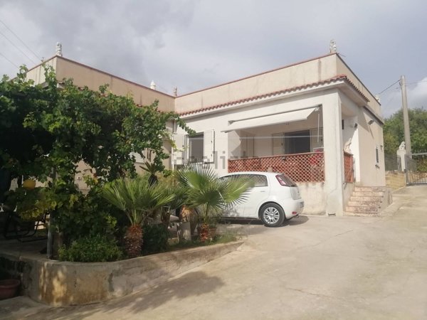 casa indipendente in vendita a Santa Margherita di Belice