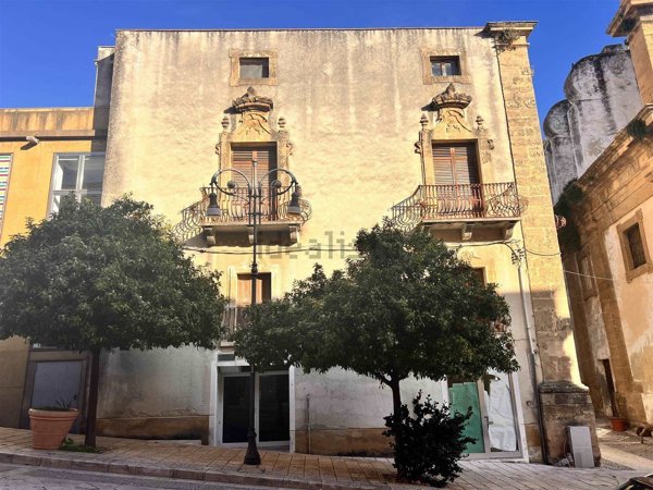 locale commerciale in vendita a Sciacca in zona Centro Città