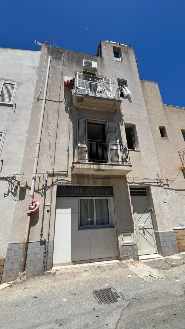 esavano in vendita a Sciacca
