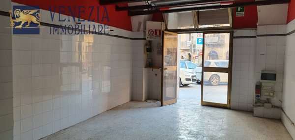 locale commerciale in vendita a Sciacca in zona Centro Città