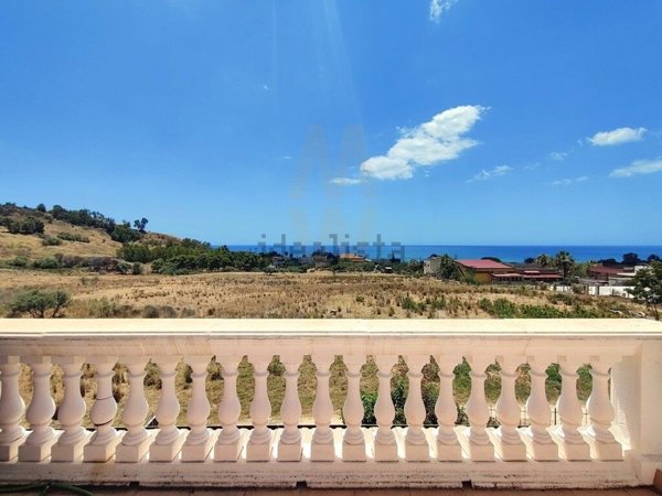 esavano in vendita a Sciacca in zona San Giorgio/Torre Verdura