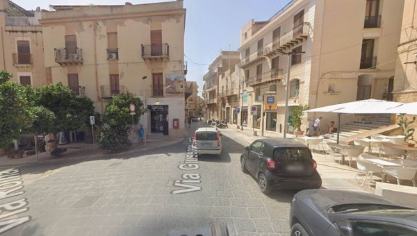 negozio in vendita a Sciacca in zona Centro Città