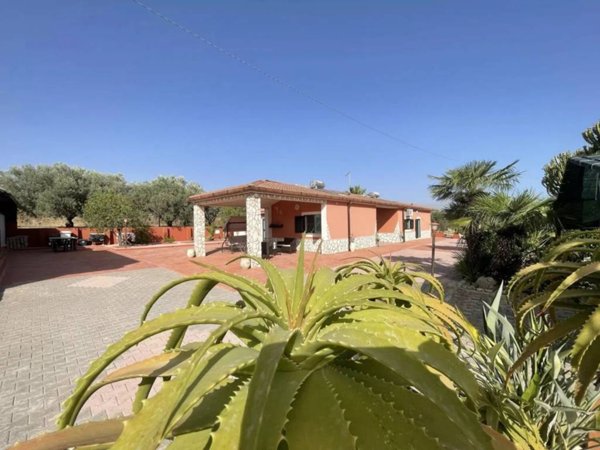 casa indipendente in vendita a Butera