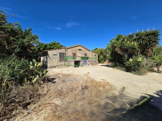 casa indipendente in vendita a Butera