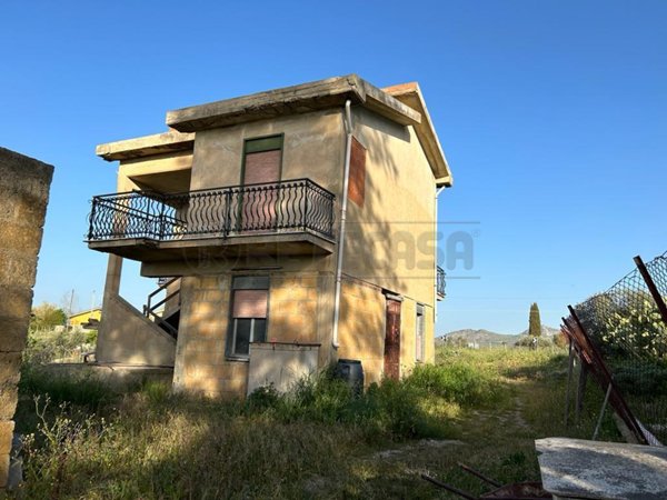 casa indipendente in vendita a Caltanissetta in zona Borgo Petilia