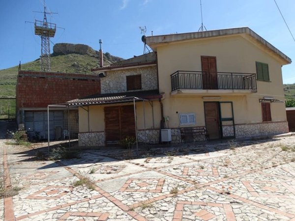 casa indipendente in vendita a Caltanissetta