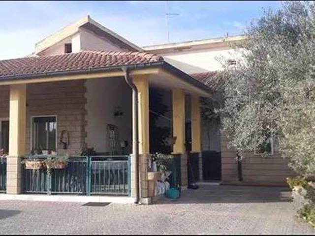 casa indipendente in vendita a Caltanissetta