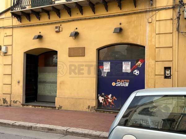 locale commerciale in vendita a Caltanissetta in zona Centro Storico