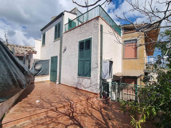 casa indipendente in vendita a Caltanissetta in zona Prestianni